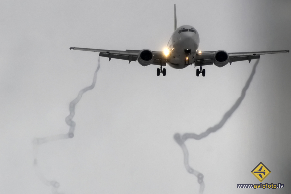 Boeing 737-505